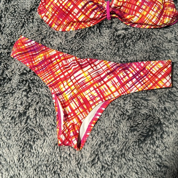 Bikini - Picture 3 of 5